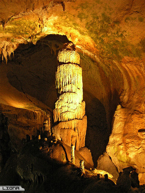Пещера Мраморная находится на плато горного массива Чатырдаг