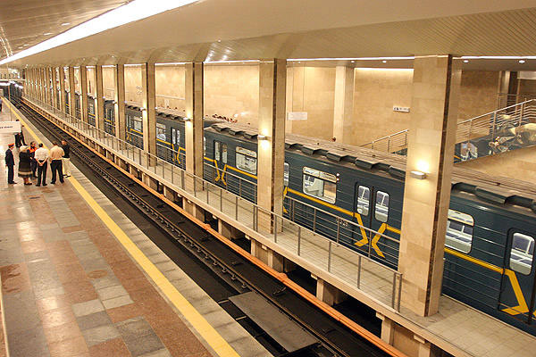 Сегодня Киевский метрополитен имеет три работающие линии, на которых размещены 46 станций, общая длина путей составляет свыше 50 км