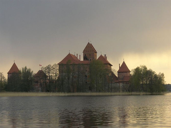 Законченный в правление Витовта Тракайский Островной замок оригинально сочетал оборонительную и репрезентационную функции — функции крепости и дворца