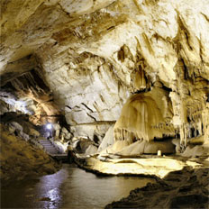 Пещера Мраморная находится на плато горного массива Чатыр-Даг