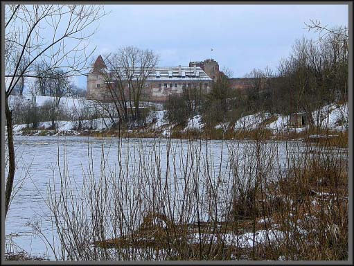 Старый замок – крепость Ливонского ордена в Бауске возводился как постройка типа кастеллы в форме нерегулярного четырехугольника у слияния рек Муса и Мемеле